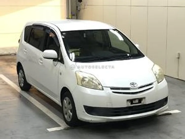 Toyota Passo Sette 2010, photo 1 of 1
