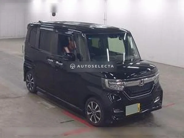 Honda N-BOX Custom 2017, auction grade 4.5