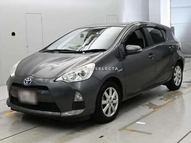Toyota Aqua 2014, auction grade R