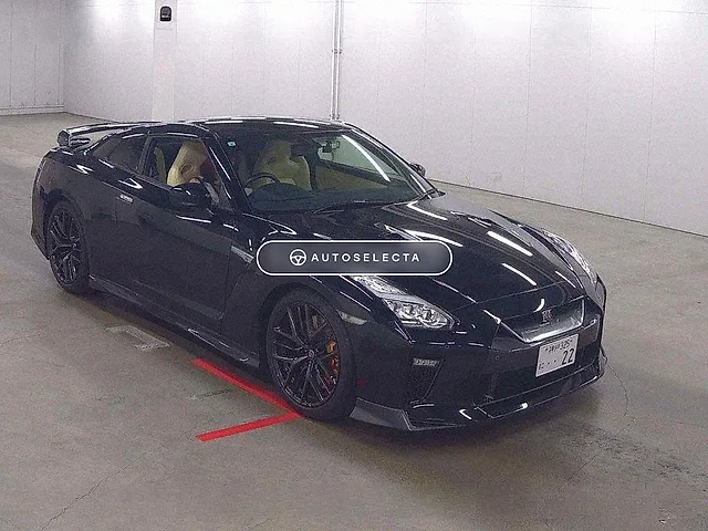 Nissan GT-R 2019, auction grade 5