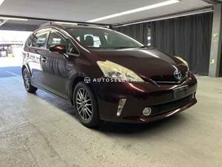 Toyota Prius Alpha 2014, photo 1 of 1