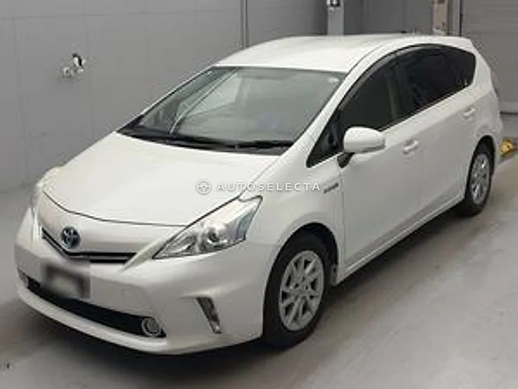 Toyota Prius Alpha 2013, photo 1 of 1