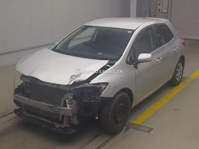 Toyota Auris 2010, auction grade R