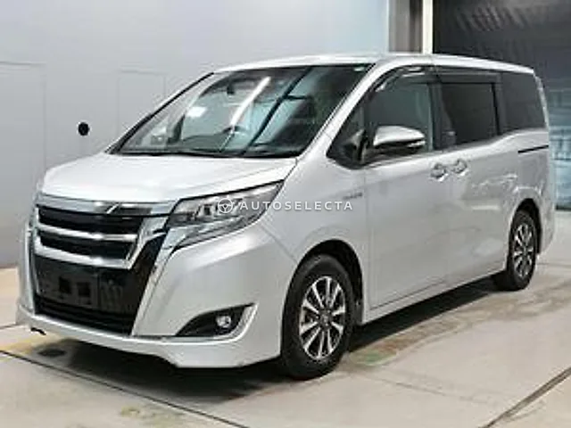 Toyota Esquire 2017, auction grade 4