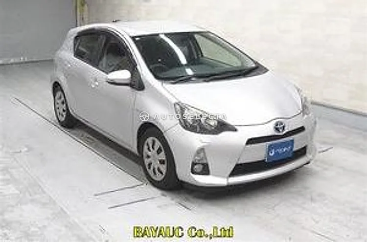 Toyota Aqua 2012, photo 1 of 1