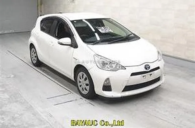 Toyota Aqua 2013, auction grade R