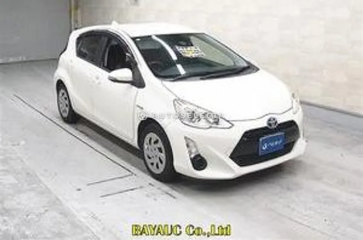Toyota Aqua 2016, photo 1 of 1