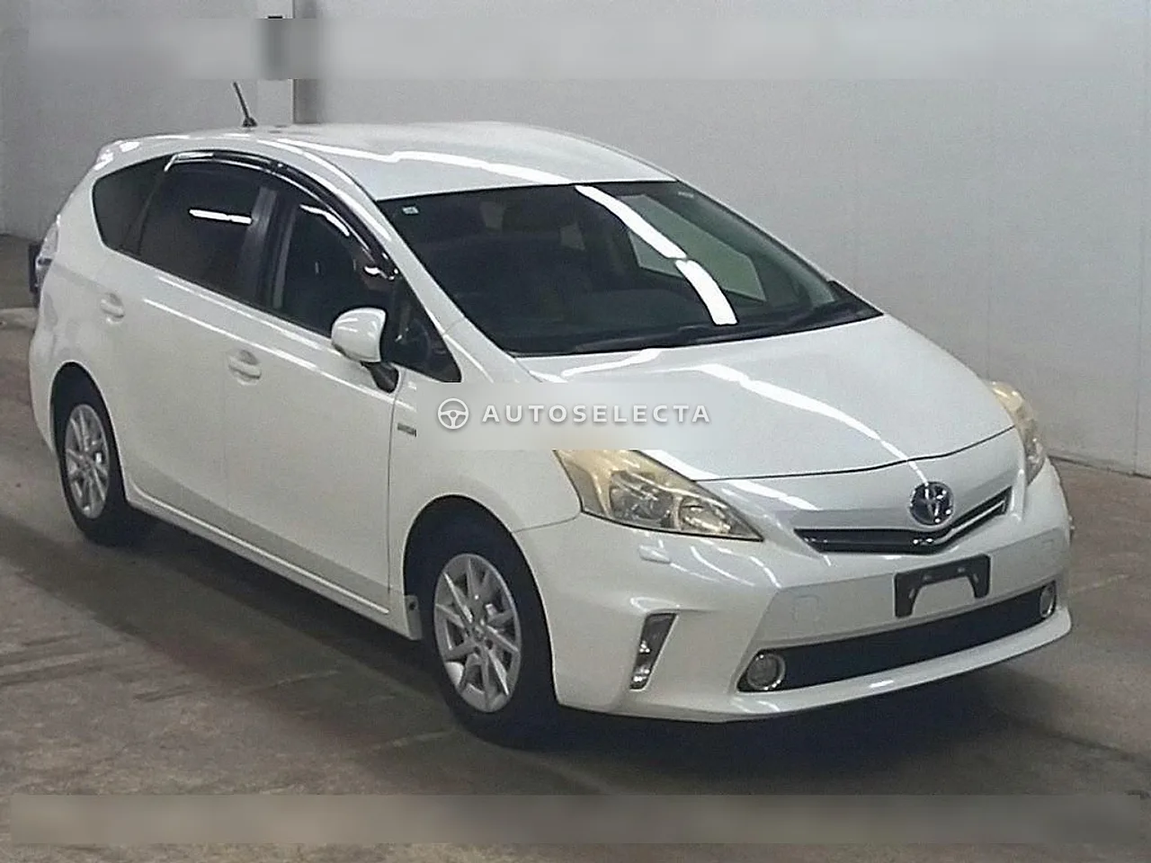 Toyota Prius Alpha 2012, photo 1 of 1