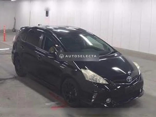 Toyota Prius Alpha 2011, auction grade R