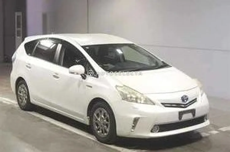 Toyota Prius Alpha 2013, photo 1 of 1