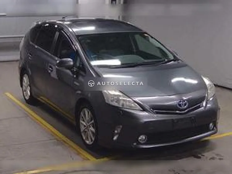 Toyota Prius Alpha 2012, photo 1 of 1