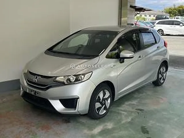 Honda Fit Hybrid 2013, auction grade 4