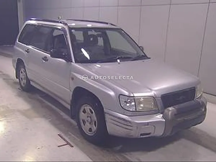 Subaru Forester 2001, photo 1 of 7