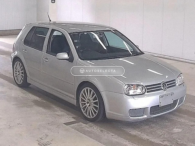 Volkswagen Golf 2003, auction grade 4