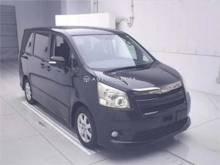 Toyota Noah 2010, photo 1 of 1