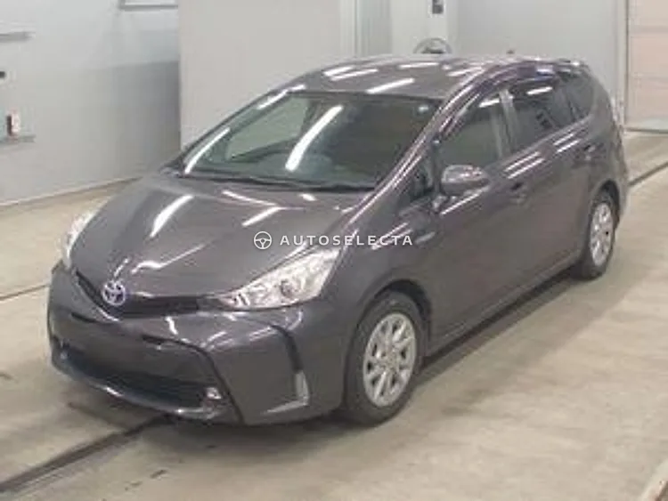 Toyota Prius Alpha 2015, photo 1 of 1