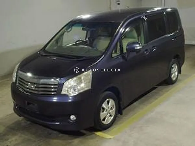 Toyota Noah 2011, photo 1 of 1