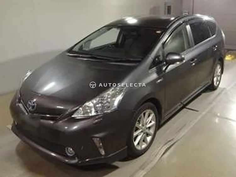 Toyota Prius Alpha 2011, photo 1 of 2