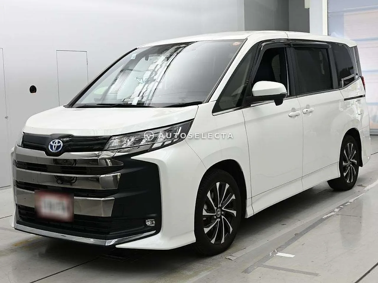 Toyota Noah 2023, photo 1 of 11