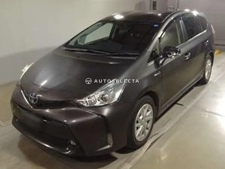 Toyota Prius Alpha 2015, photo 1 of 1