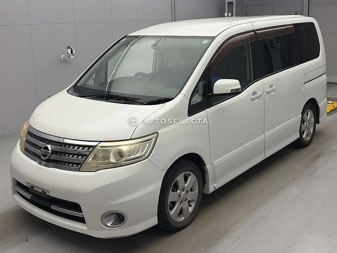 Nissan Serena 2010, photo 1 of 2