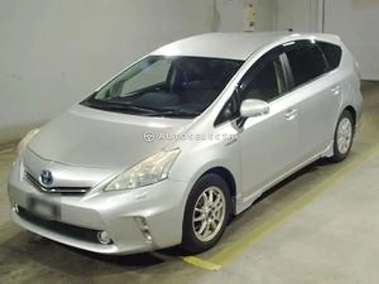 Toyota Prius Alpha 2011, photo 1 of 1