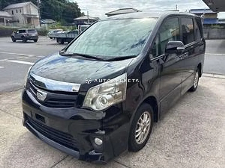 Toyota Noah 2012, photo 1 of 1