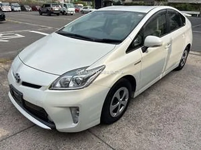 Toyota Prius 2015, auction grade 3
