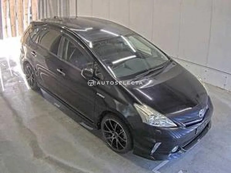 Toyota Prius Alpha 2014, photo 1 of 1