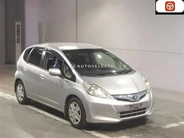 Honda Fit Hybrid 2012, auction grade 3.5