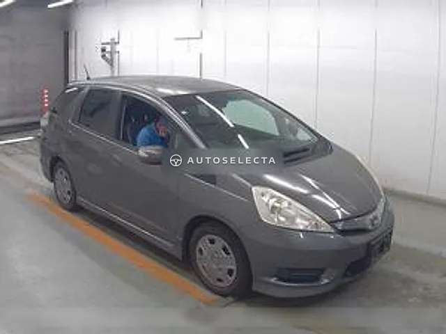 Honda Fit Shuttle Hybrid 2011, auction grade 3.5
