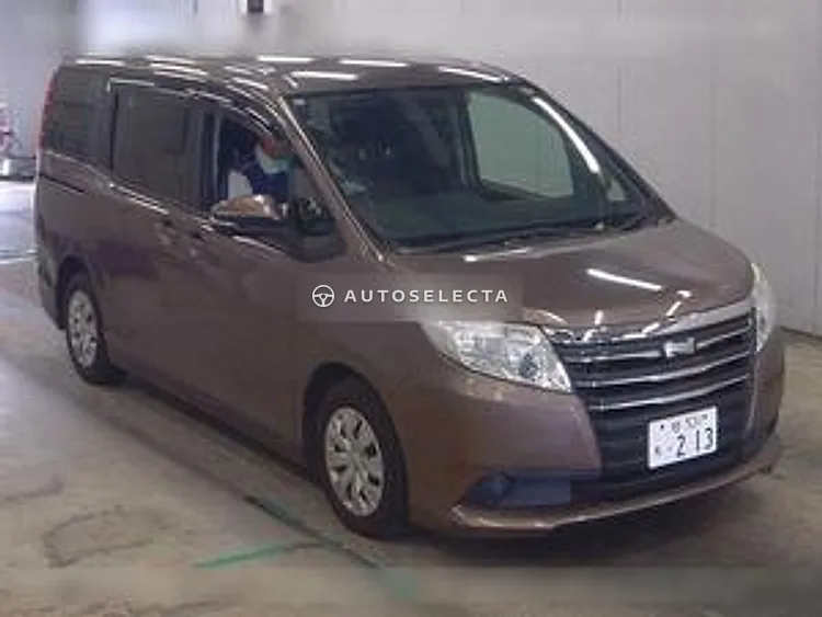 Toyota Noah 2014, photo 1 of 1