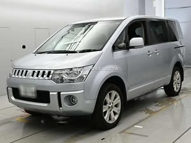 Mitsubishi Delica D:5 2012, auction grade 3.5
