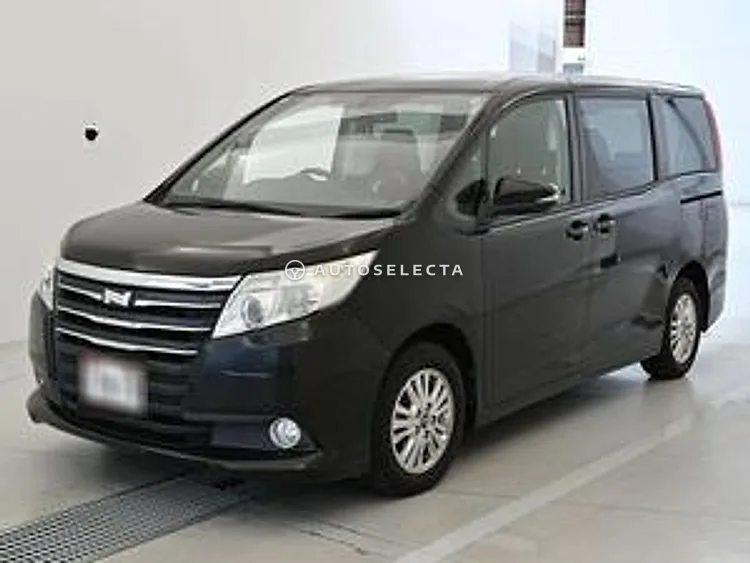 Toyota Noah 2015, photo 1 of 1