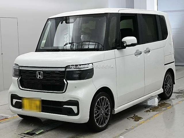 Honda N-BOX Custom 2024, auction grade 5