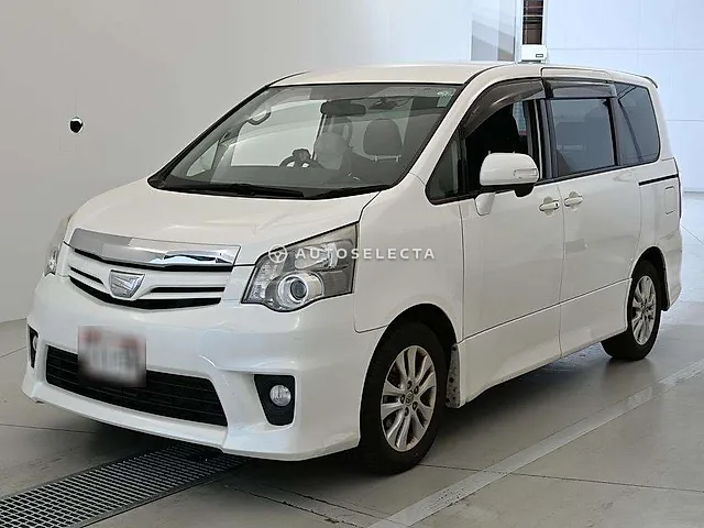 Toyota Noah 2011, auction grade 3.5