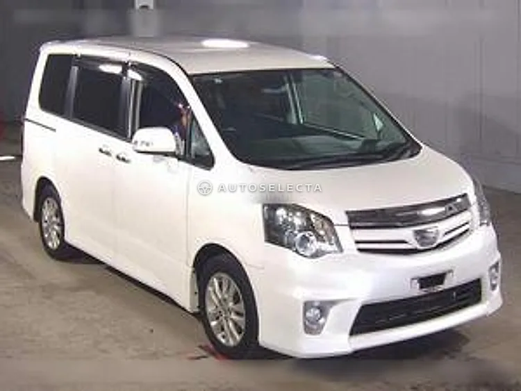 Toyota Noah 2011, photo 1 of 1