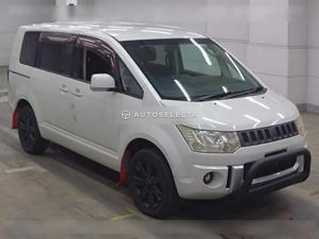 Mitsubishi Delica D:5 2009, auction grade 3