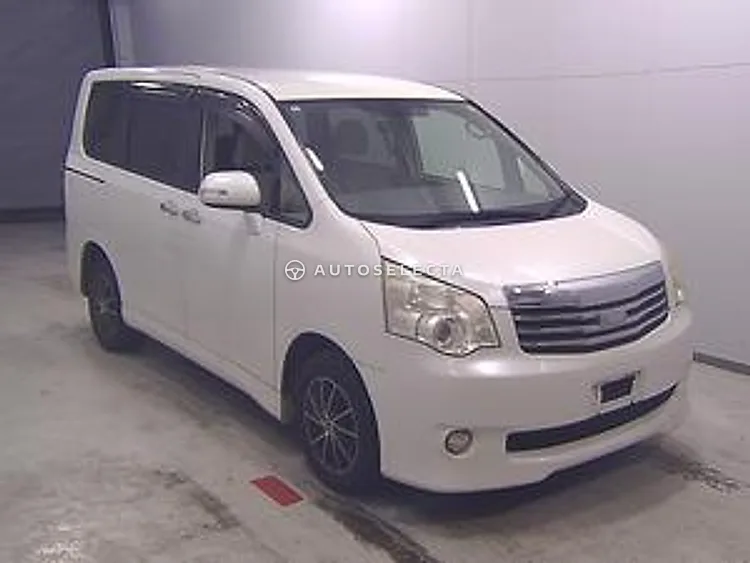 Toyota Noah 2012, photo 1 of 1