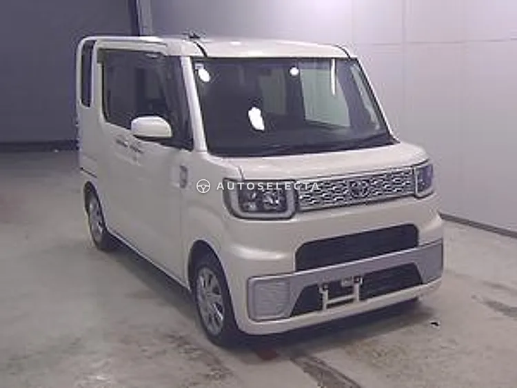 Toyota Pixis Mega 2015, photo 1 of 1