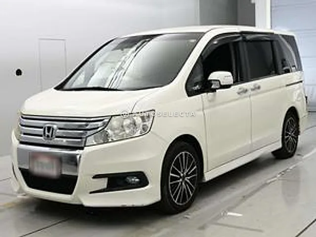 Honda Stepwgn Spada 2011, auction grade 3