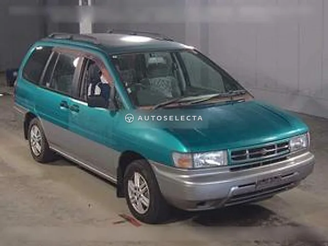 Nissan Prairie JOY 1997