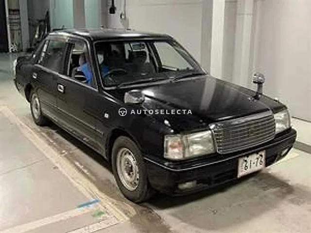 Toyota Crown 2011, auction grade R