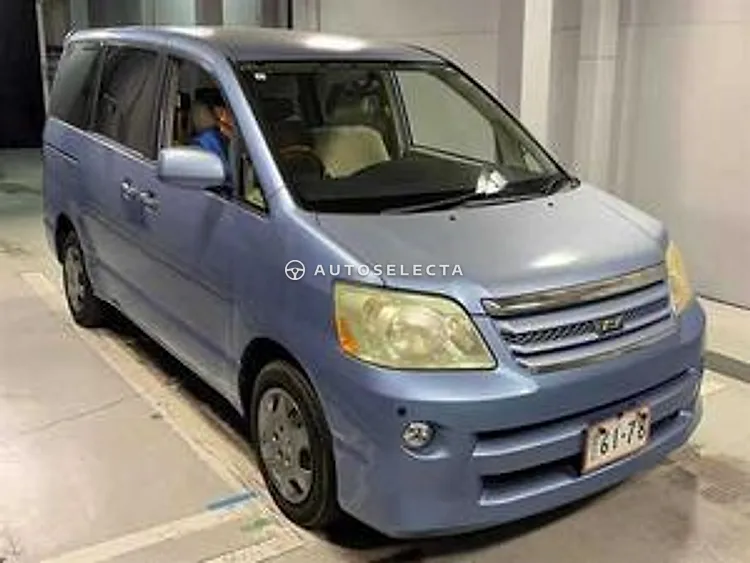 Toyota Noah 2005, photo 1 of 1