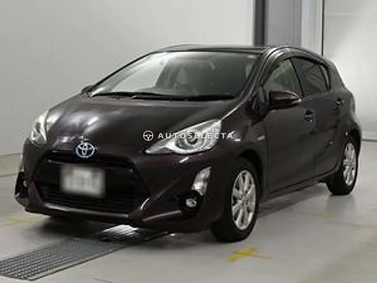 Toyota Aqua 2015, photo 1 of 11
