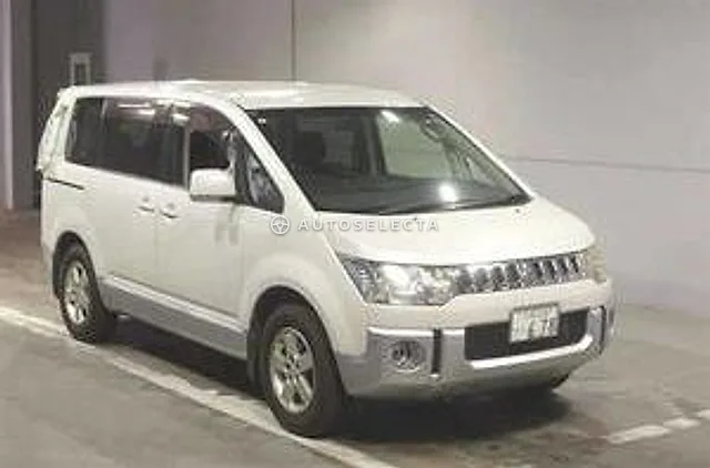 Mitsubishi Delica D:5 2011, auction grade 3