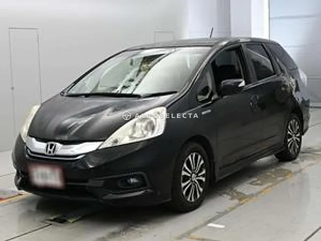 Honda Fit Shuttle Hybrid 2013, auction grade 3