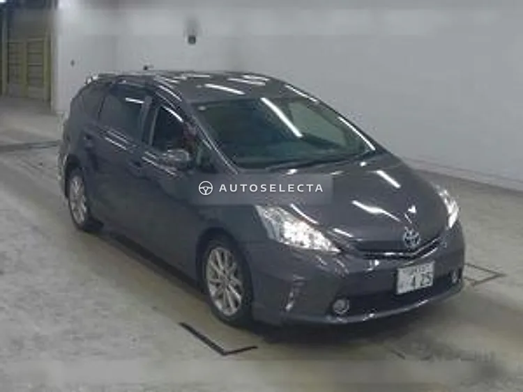 Toyota Prius Alpha 2011, photo 1 of 1