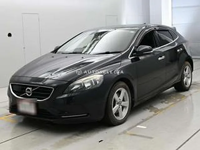 Volvo V40 2013, auction grade 4
