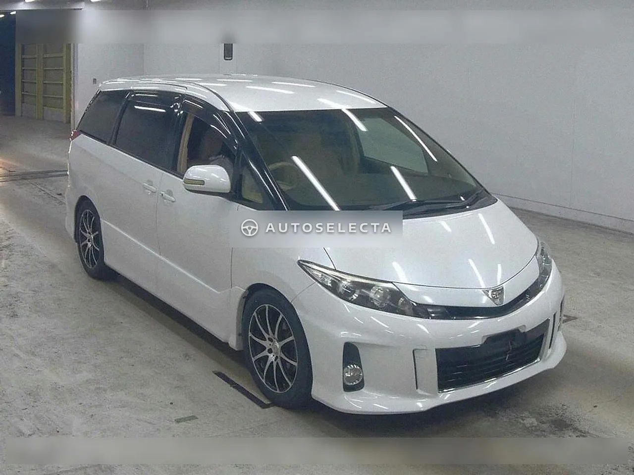 Toyota Estima 2013, photo 1 of 1